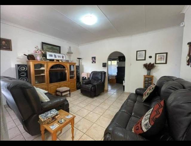 2 BEDROOM HOUSE FOR SALE IN VELD EN VLEI